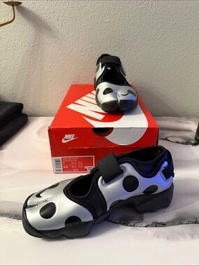 Nike Women’s Air Rift sneakers